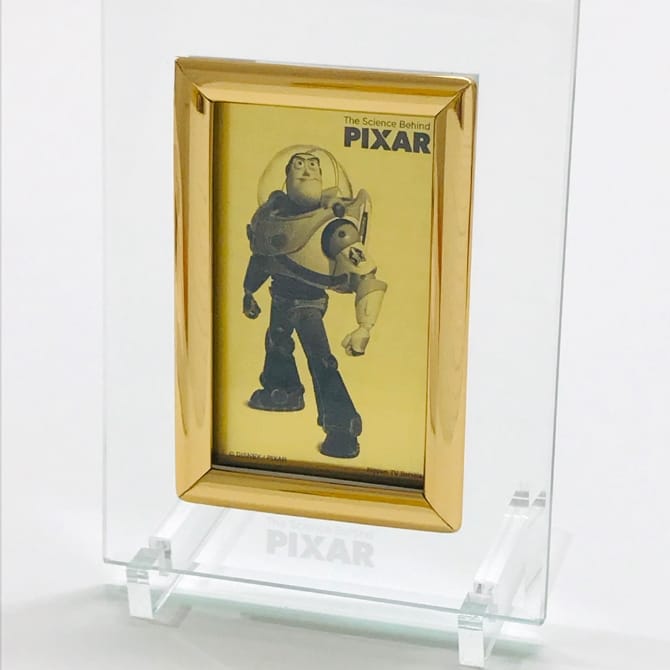 グッズ情報 |【公式】「PIXARのひみつ展」展覧会サイト